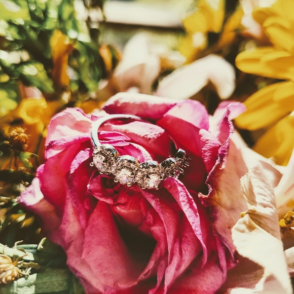 Cold As Ice Diamond Clear Crystal 925 Silver Round Diamond Halo Wedding Ring - Picture 4 of 16